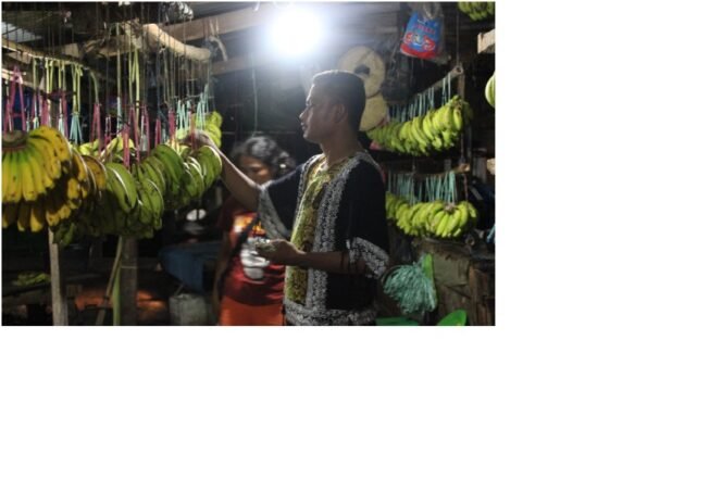 
					Yunus Lay menjual sayur, menabung untuk masa depan