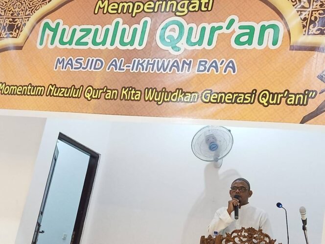 
					Jemaah Masjid Al Ikhwan Ba’a Rote memperingati Malam Nuzulul Qur’an