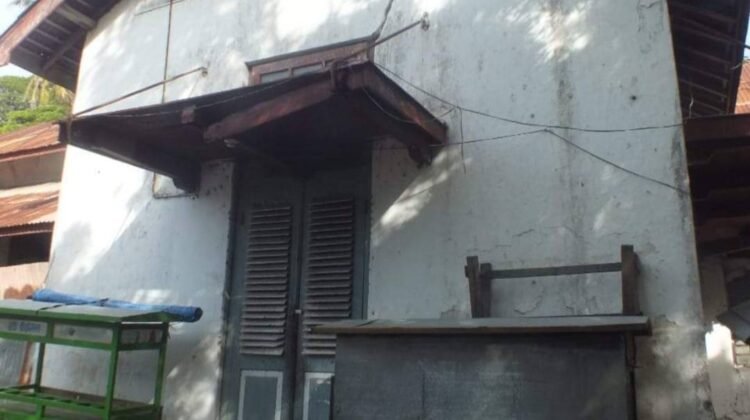 RUMAH “WAKIL GUBERNUR” JADI TEMPAT SIMPAN GEROBAK
