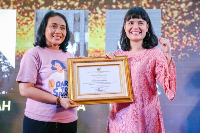 
					Kader PSI & Penyintas KDRT, Imelda Berwanty Purba, Mendapat Penghargaan ”Perempuan Berani Bersuara”