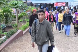 Nikodemus Manao saat bebas dari Rutan Soe pada Senin, 14 Agustus 2023. (Aliansi Solidaritas Besipae)