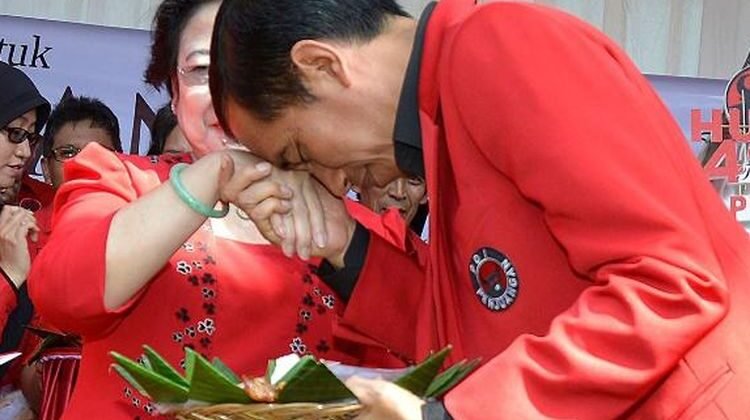 SMRC: 47 Persen Publik Menilai Kurang Pantas Perilaku Jokowi pada PDI Perjuangan