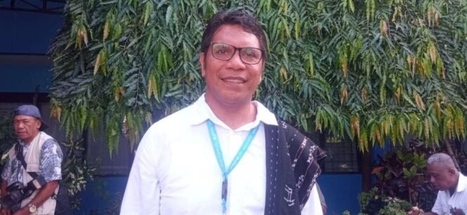 
					Robertus Djone “Literasi bukan hanya kenal huruf dan angka serta membaca”