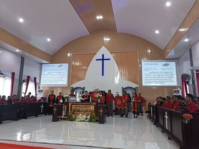
					Gedung Gereja Jemaat GMIT Imanuel Lendeiki ditahbiskan dan diresmikan