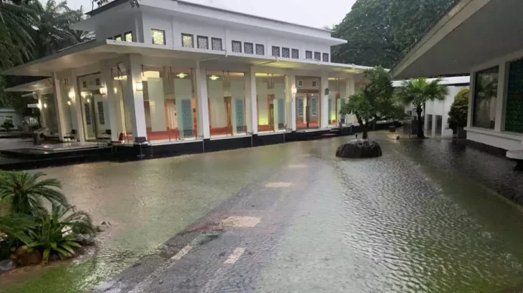 Ketika Istana Negara Tenggelam