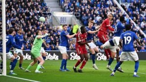 Liverpool Menang Dramatis 2-1 atas Everton di Derby Merseyside