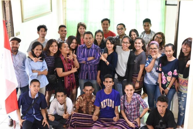 
					SEKELUMIT CERITERA DARI PROGRAM “SELAMATKAN ORANG MUDA” KABUPATEN FLORES TIMUR