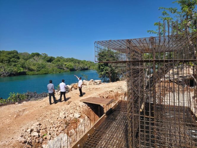 
					Bupati Rote Ndao Tinjau Pembangunan Jembatan Penghubung Pulau Rote dan Pulau Usu